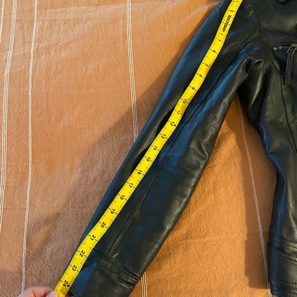 Black Leather Jacket! Like New! Size Large - Picture 9 of 10